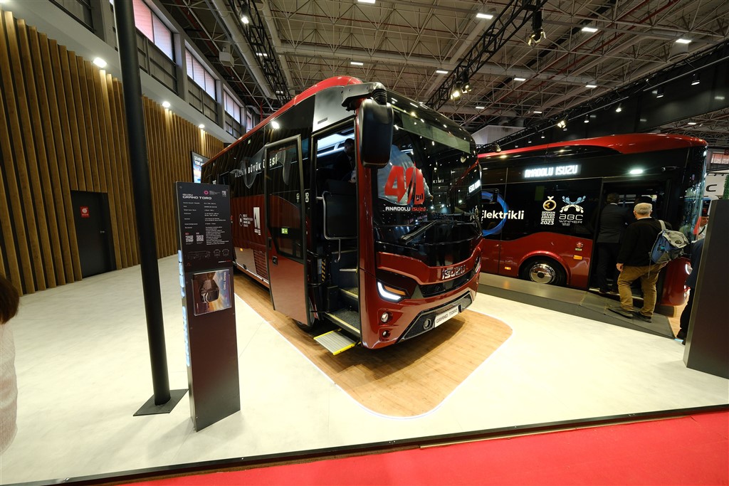Anadolu Isuzu, yenilikçi ve çevreci araçlarıyla Busworld Türkiye Fuarı’ndaydı