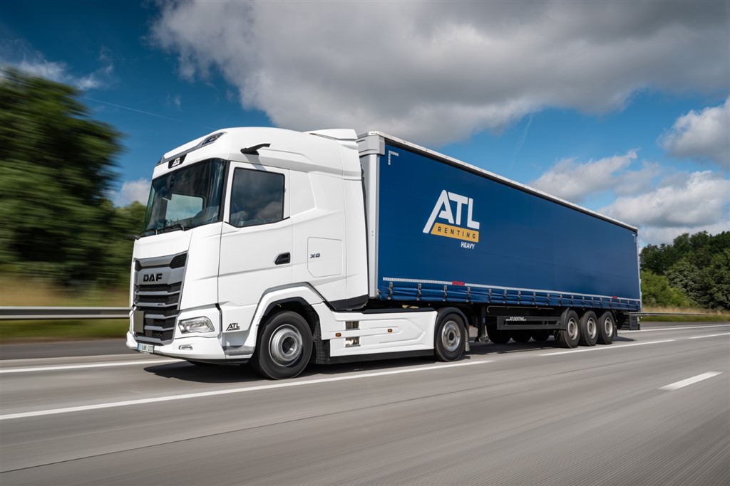 ATL Renting 2000. DAF kamyonunu teslim alıyor