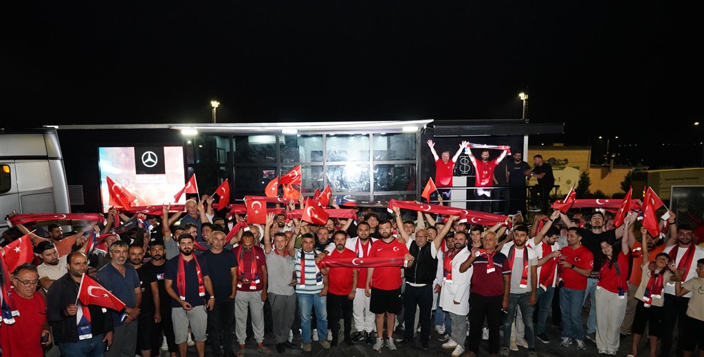 Sağlık Bakım Tırı,  Milli Futbol Maçında Yükselen Heyecanın Nabzını Tuttu