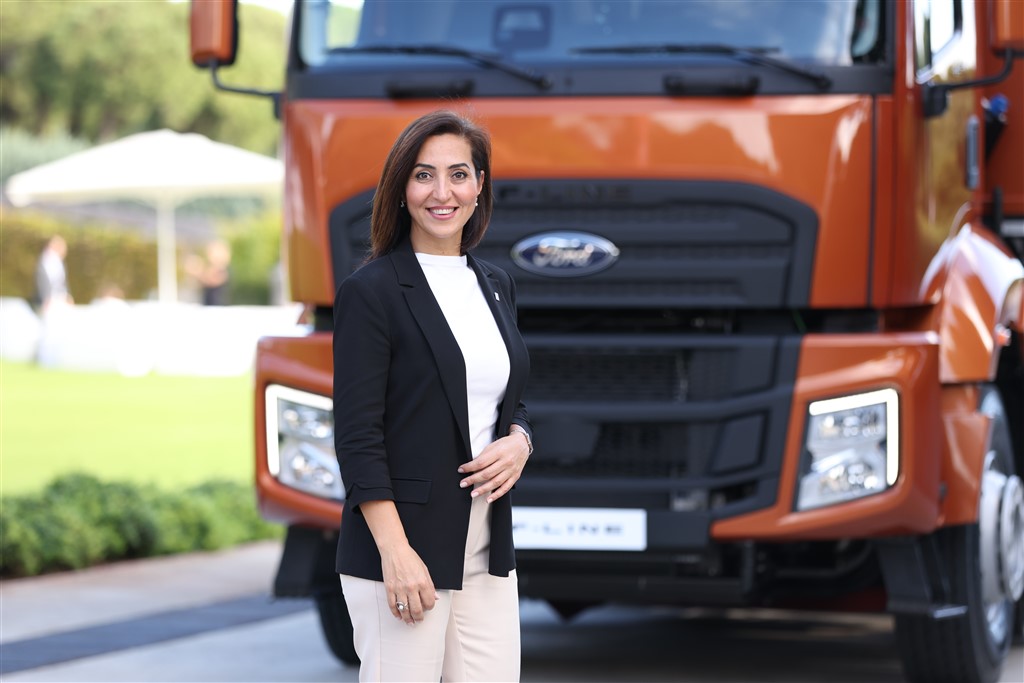 Ford Trucks, Ağır Ticari Araç Sektöründe Önyargıları Yıkıyor: Kadın Kamyon Şoför Akademisi ile Kadınlar Direksiyona Geçiyor